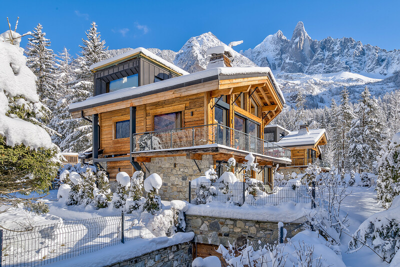 Chalet Red Fox with impressive mountain backdrop|Chalet Red Fox avec un panorama montagneux impressionnant